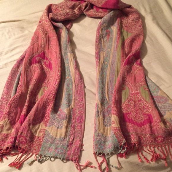 Vintage Luxurious long fringed scarf. - Picture 3 of 5